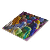 Vrouwen in de kleurrijke spaar verzamelen zich sam tegeltje (Zijkant)