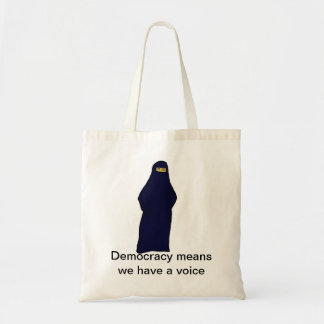 Vrouwen in een abaya kleur, Democratie betekent da Tote Bag