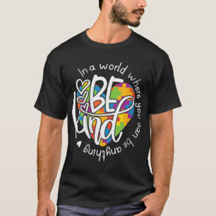 Vrouwen in een wereld waar je alles kunt zijn t-shirt