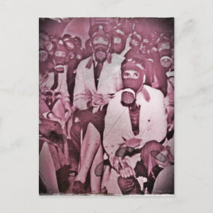 Vrouwen in gasmaskers briefkaart