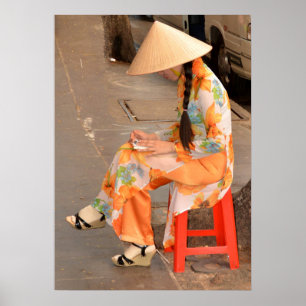 Vrouwen in Oranje en conisch Pet Poster