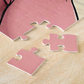 Vrouwen in Paarse bikini en bandanna op het strand Legpuzzel (Zijkant)