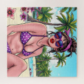 Vrouwen in Paarse bikini en bandanna op het strand Legpuzzel (Horizontaal)