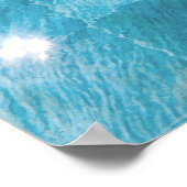 Vrouwen in zwarte bikini onderste en witte pet poster (Hoek)