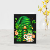 Vrouwen leuk St. Patrick's Day kabouter die koffie Kaart (Gele Bloem)