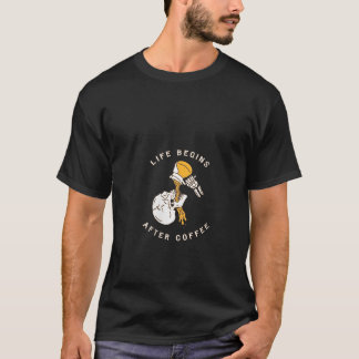 Vrouwen leven begint na koffie  Skeleton C T-shirt