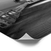 Vrouwen lopen op de pier in San Clemente B&W Poster (Hoek)