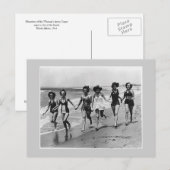 Vrouwen lopen op het strand, jaren 1940 briefkaart (Voorkant / Achterkant)