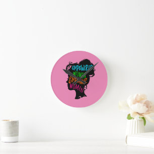 Vrouwen met een krachtige kracht ronde klok