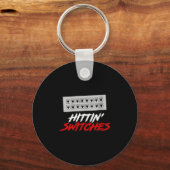 Vrouwen raken switches grappig netwerk admin tech  sleutelhanger (Voorkant)