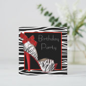 Vrouwen Rode Zebra verjaardagsfeestuitnodigingen Kaart (Staand voorkant)