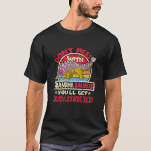 Vrouwen slaan niet met oma Saurus i Jurasskick T-shirt
