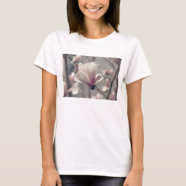 Vrouwen T-shirt met een magnolia bloem