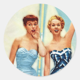 vrouwen van 60 jaar zwemmen surfen op! ronde sticker