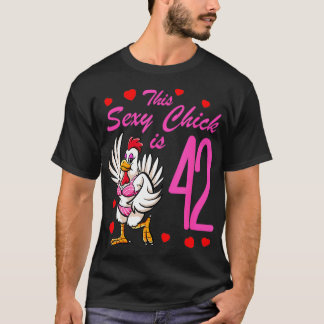 Vrouwen Verjaardag Deze sexy chick is 42e meisjes T-shirt