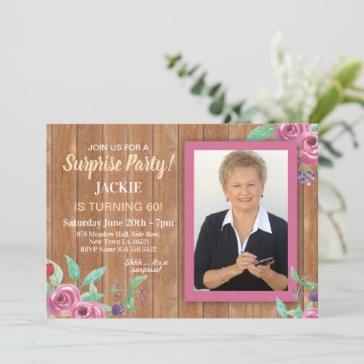 Vrouwen Verjaardag Party Foto Bloemen Hout Uitnodi Kaart (Staand voorkant)