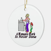 Vrouwen werken nooit. keramisch ornament (Links)