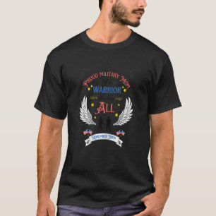 Vrouwen zetten militaire moeder van een vrouw die t-shirt
