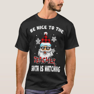 Vrouwen zijn aardig tegen de leraar die de kerstma t-shirt