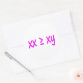 Vrouwen zijn groter dan/gelijk aan mannen - XX ≥ X Ronde Sticker (Envelop)
