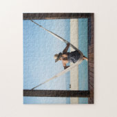 Vrouwen zitten op een hammock in een klein hotel legpuzzel (Verticaal)