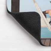 Vrouwen zitten op een hammock in een klein hotel muismat (Hoek)