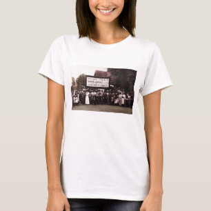 Vrouwengroep met banner t-shirt