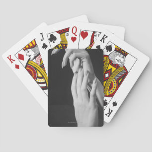 Vrouwenhanden Pokerkaarten