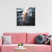 Vrouwenhands Aanraking Water Canvas Afdruk (Insitu (Woonkamer))