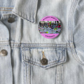 Vrouwenmars tekent de gelijkheidsknoop aan ronde button 5,7 cm (In situ)