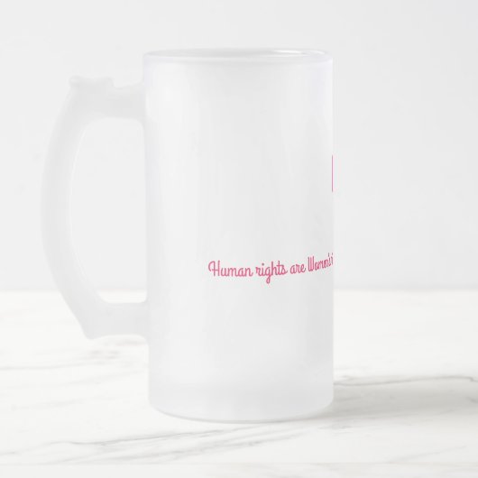 Vrouwenrechten: mensenrechten voorgespiegelde glaz matglas bierpul (Links)