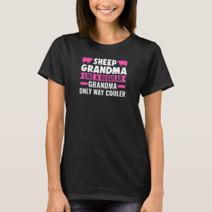 Vrouwenschaap oma als een gewone oma schaap t-shirt