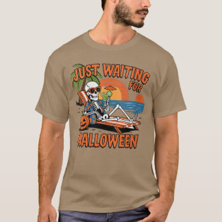 Vrouwenskelet genietend van Summerween op het stra T-shirt