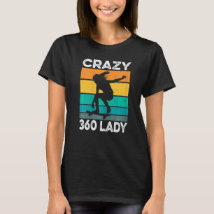 Vrouwenvoordracht 360 Lady voor een skatervrouw T-shirt
