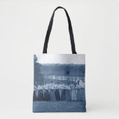 Vrouwenvrouw van 1890, Tug-O-War Fox River Blue Tote Bag (Voorkant)