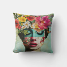 Vrouwportret met modebloemen op het hoofd.
