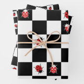 Vrouwtjes op een schaakbord inpakpapier vel (In situ)