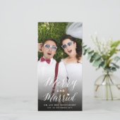 Vruchtbare en gehuwde Trendy Script Photo Weddensc Feestdagenkaart (Staand voorkant)