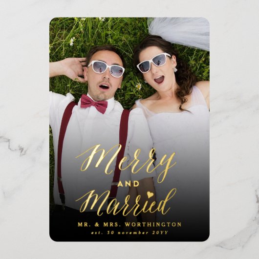 Vruchtbare en gehuwde Trendy Script Photo Weddensc Folie Feestdagenkaart (Voorkant)