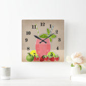 Vruchten cocktailaardbeien met citroenretro op bas vierkante klok (Huis)