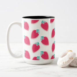 Vruchtpatroon met aardbeiboomvrucht tweekleurige koffiemok