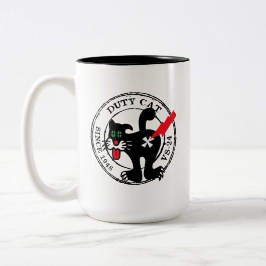 VS-24 DUTY CAT SINCE 1948 TWEEKLEURIGE KOFFIEMOK (Links)
