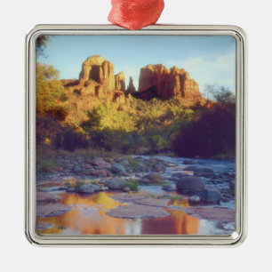 VS, Arizona, Sedona. Cathedral Rock weerspiegelt Metalen Ornament