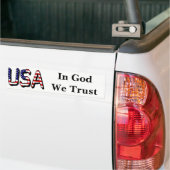 VS bedekt met Amerikaanse vlag In God vertrouwen w Bumpersticker (Op Truck)
