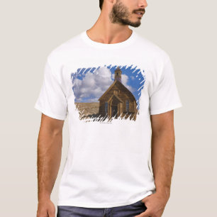 VS, Californië, Bodie, oude kerk in woestijn T-shirt