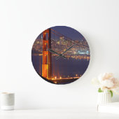 VS, Californië. Golden Gate Bridge 's nachts Grote Klok (Huis)