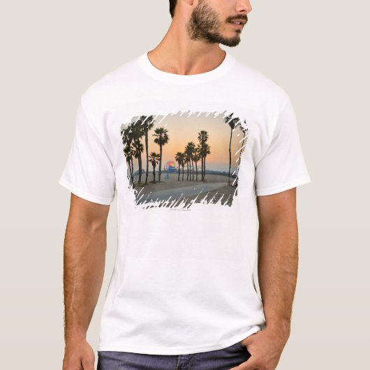 VS, Californië, Santa Monica Pier op zonsondergang T-shirt (Voorkant)