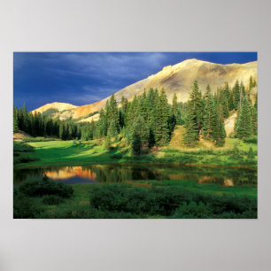 VS, Colorado. Rode berg bij zonsondergang Poster