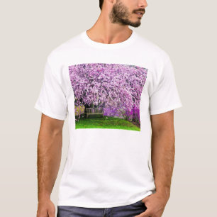 VS, Delaware, Wilmington. Houten bank onder T-shirt
