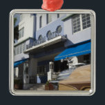 VS, Florida, Miami Beach: South Beach, Art Deco Metalen Ornament<br><div class="desc">COPYRIGHT Walter Bibikow / SuperStock.com | US10 WBI0165.jpg | VS, Florida, Miami Beach: South Beach, Art Deco Hotels, Park Central Hotel en auto uit de jaren 30</div>